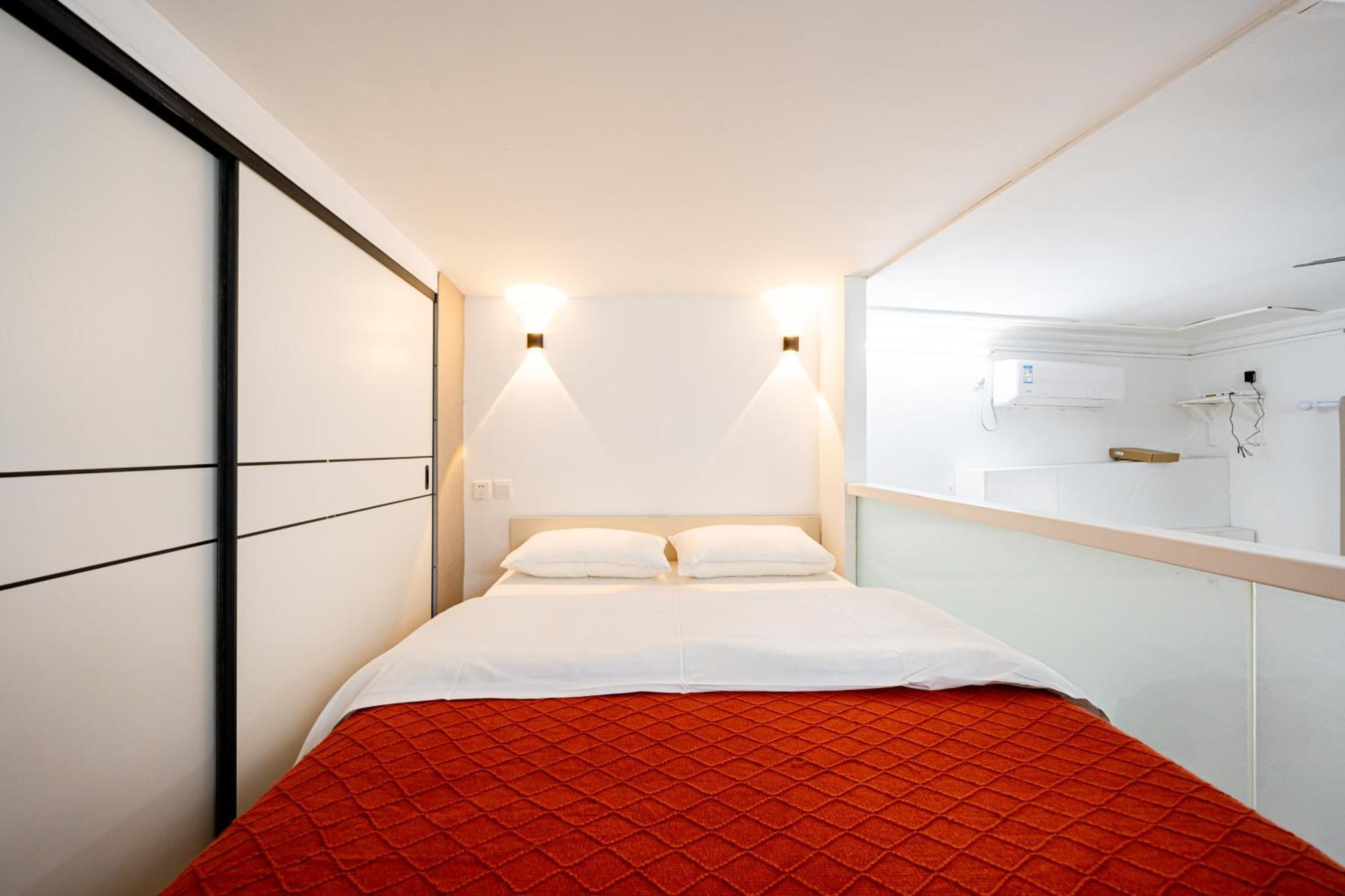 Hills & Zinn Courtyard With 2bedrooms Close To Line 9