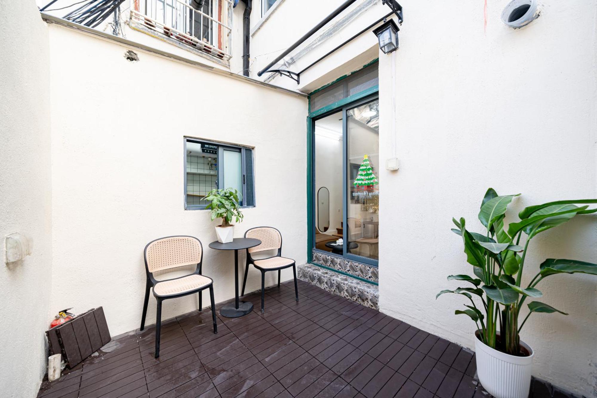 Apartment Hills & Zinn Courtyard With 2bedrooms Close To Line 9 Shanghai