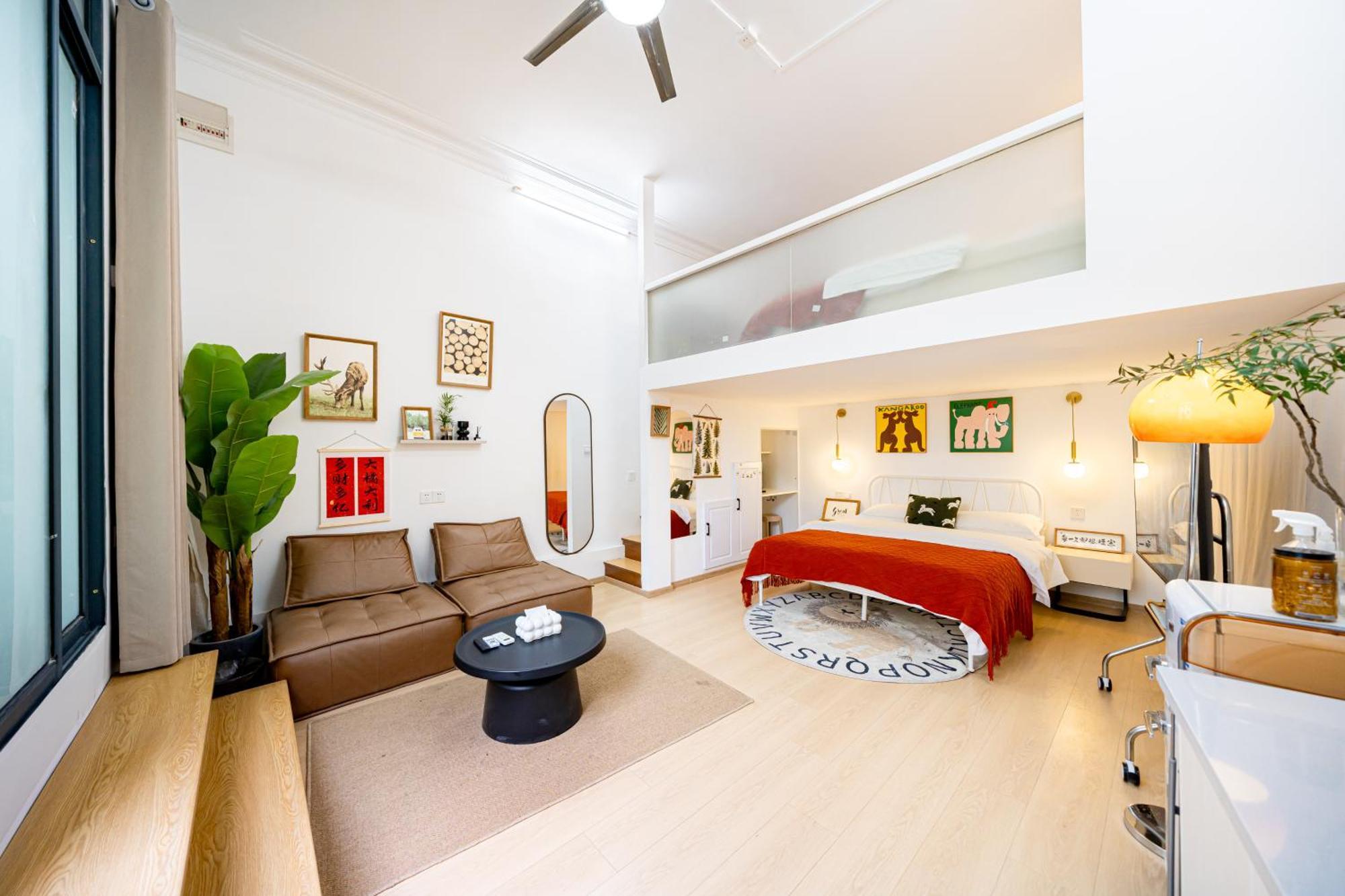 Hills & Zinn Courtyard With 2bedrooms Close To Line 9 Apartment