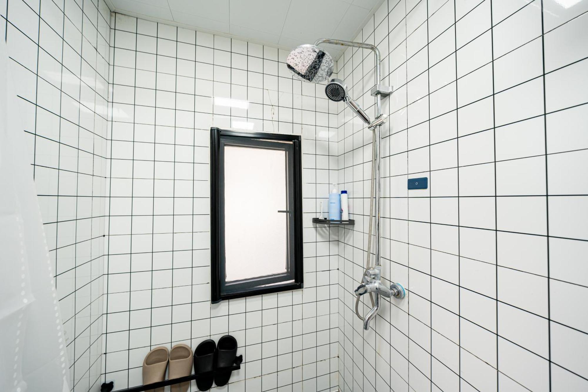 Hills & Zinn Courtyard With 2bedrooms Close To Line 9 Apartment